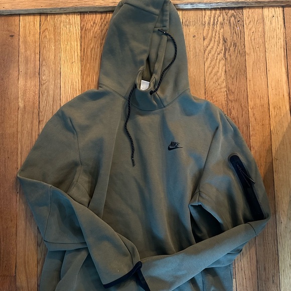 Nike tech fleece hoodie size Large - Picture 1 of 8